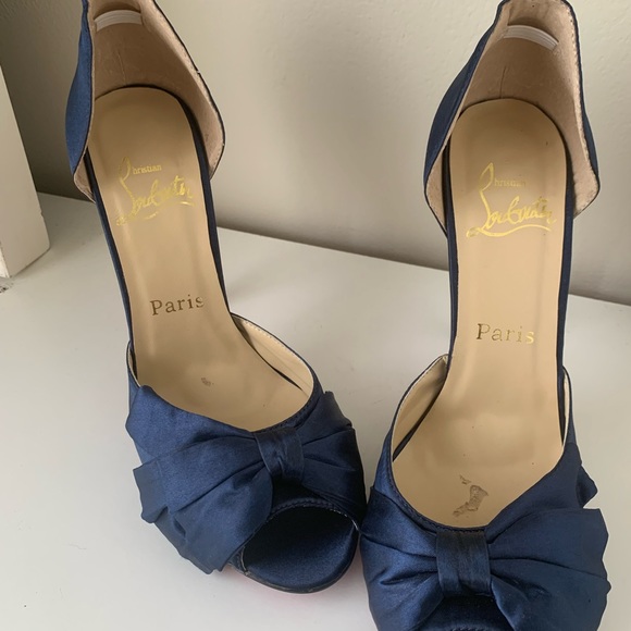 Christian Louboutins satin bow peep toe - Picture 2 of 7